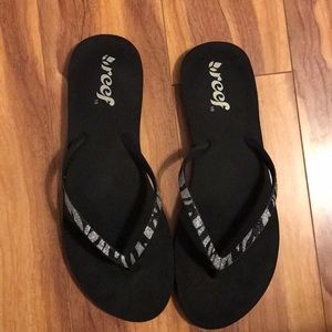 Black/silver sparkle flip flops